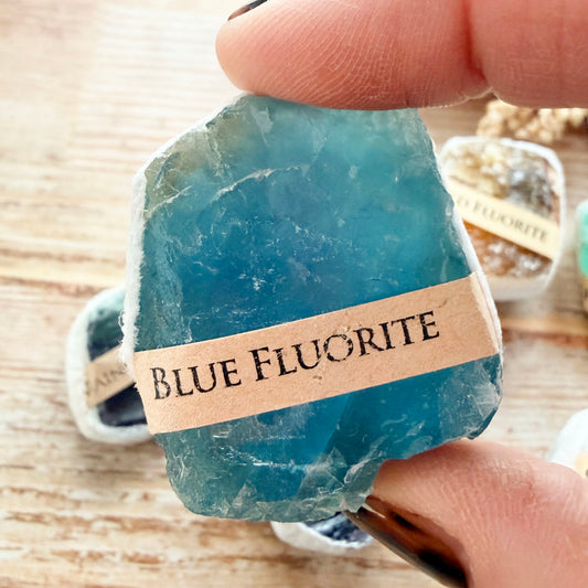 Fluorit Rohstein (farbsortiert)