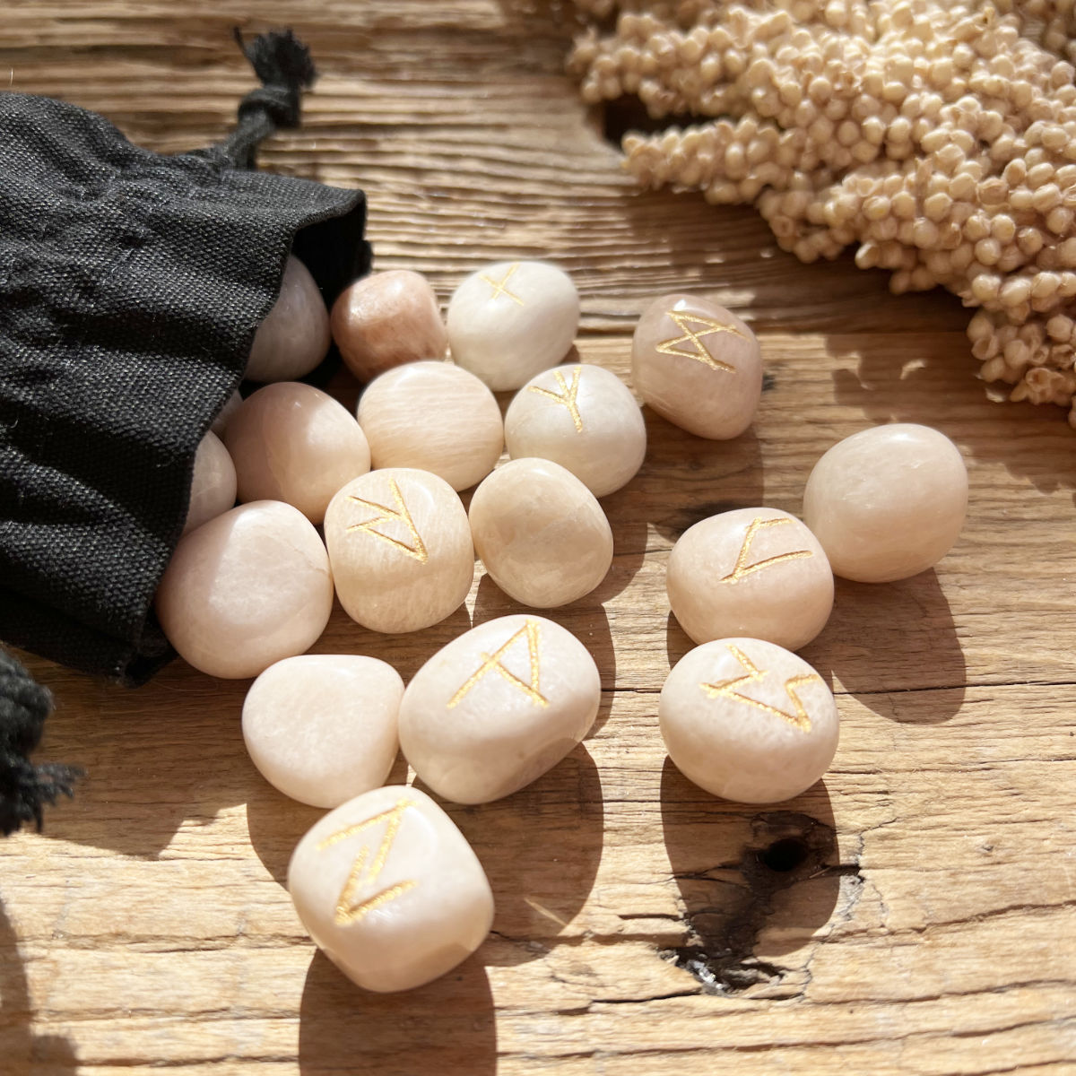 Mondstein (apricot) Runen - DIY SPIRIT #