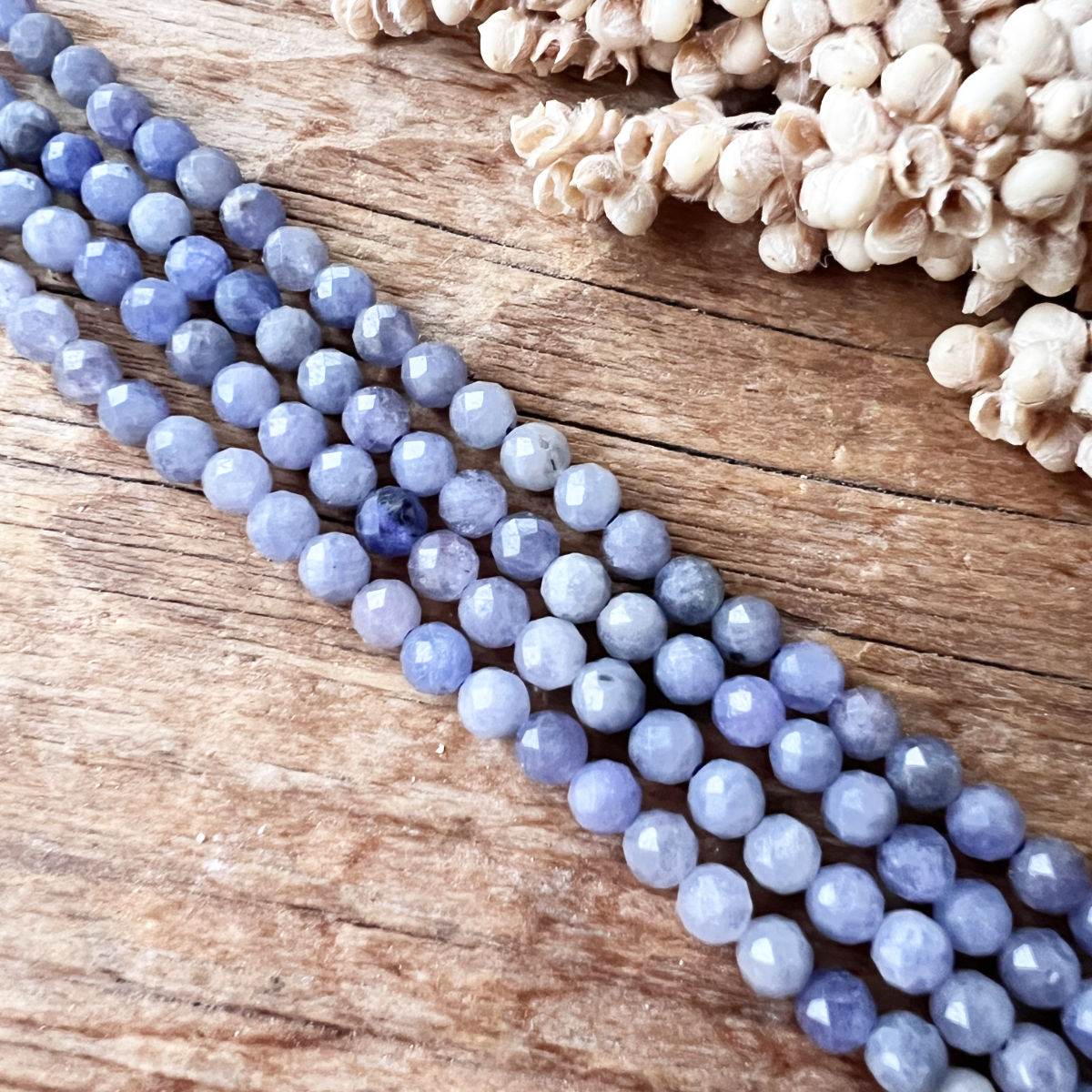 Tansanit Perlen (facettiert, 4mm)