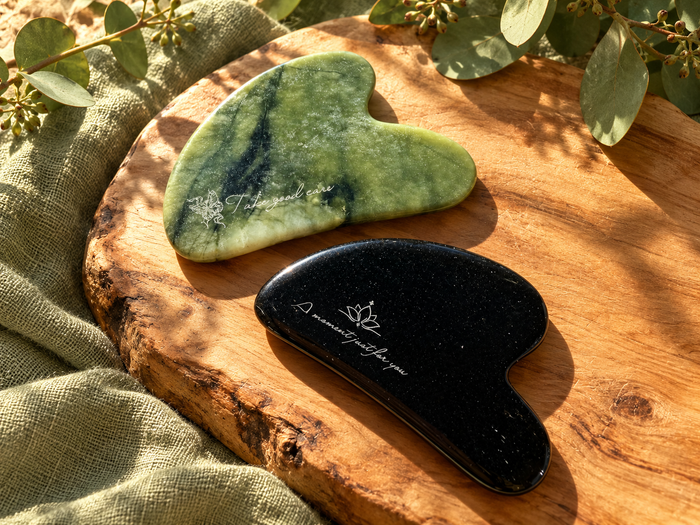 Gua-Sha-Duo auf Holz mit Eukalyptus