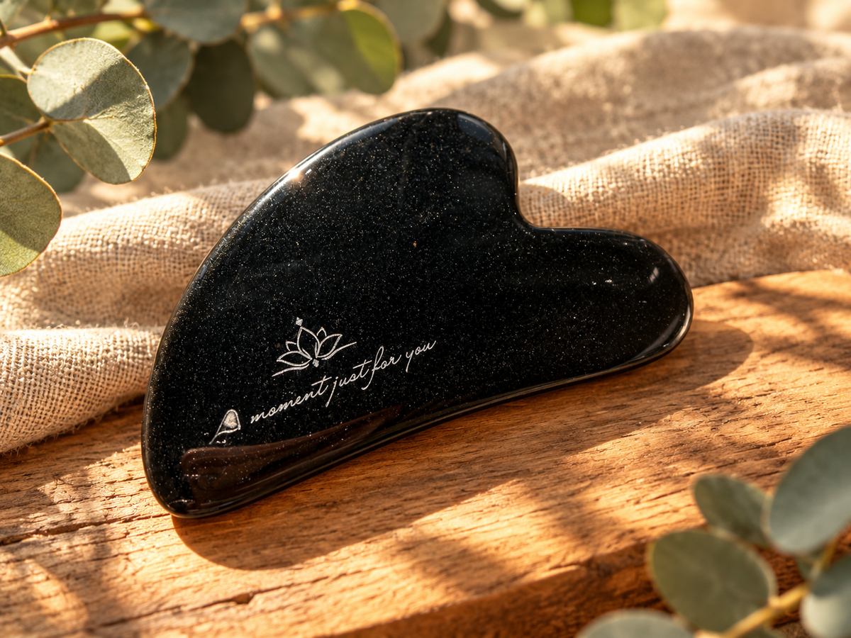 Gua Sha aus Obsidian mit Gravur