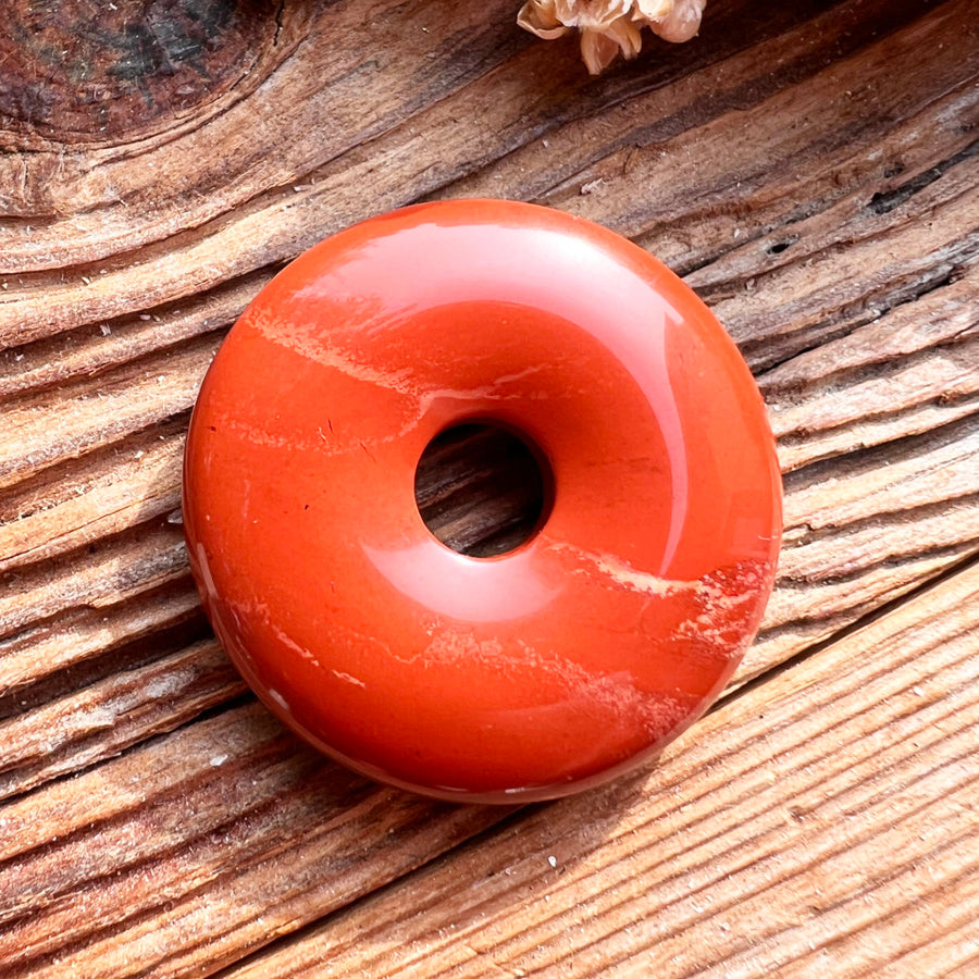 Roter Jaspis Donut-Anhänger - DIY SPIRIT