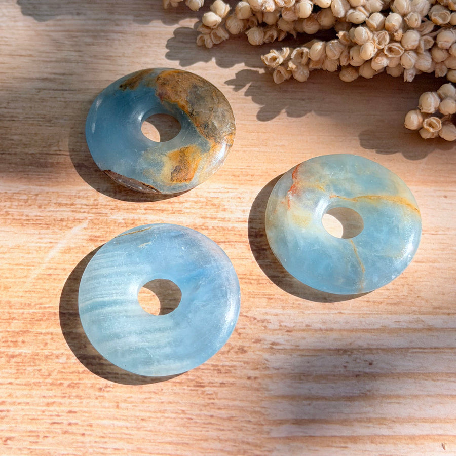 Blauer Aragonit Donut-Anhänger - DIY SPIRIT
