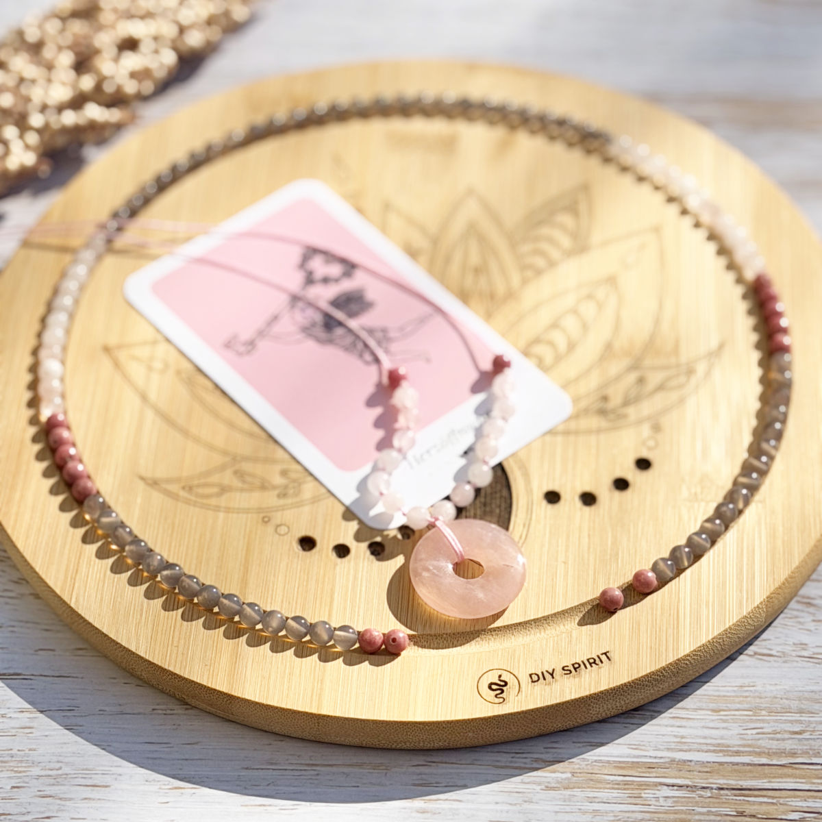 Selflove Mala DIY-Set von DIY SPIRIT – Gesamtansicht mit Rosenquarz-, Rhodonit- und Achat-Perlen