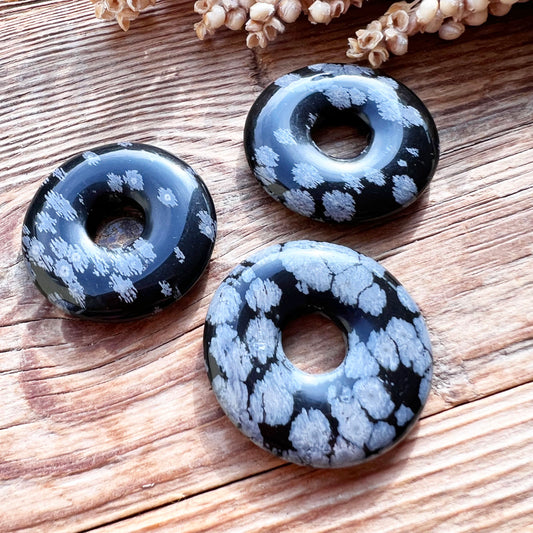 Schneeflockenobsidian Donut-Anhänger