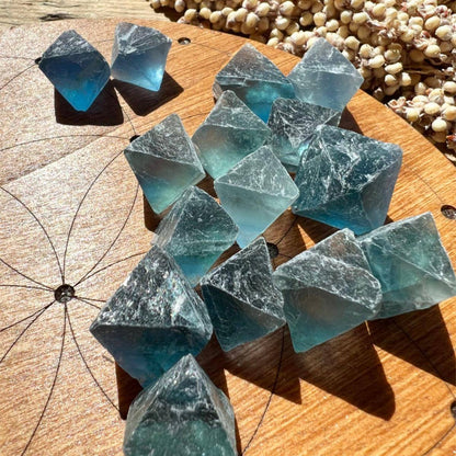 Fluorit Oktaeder (blau)