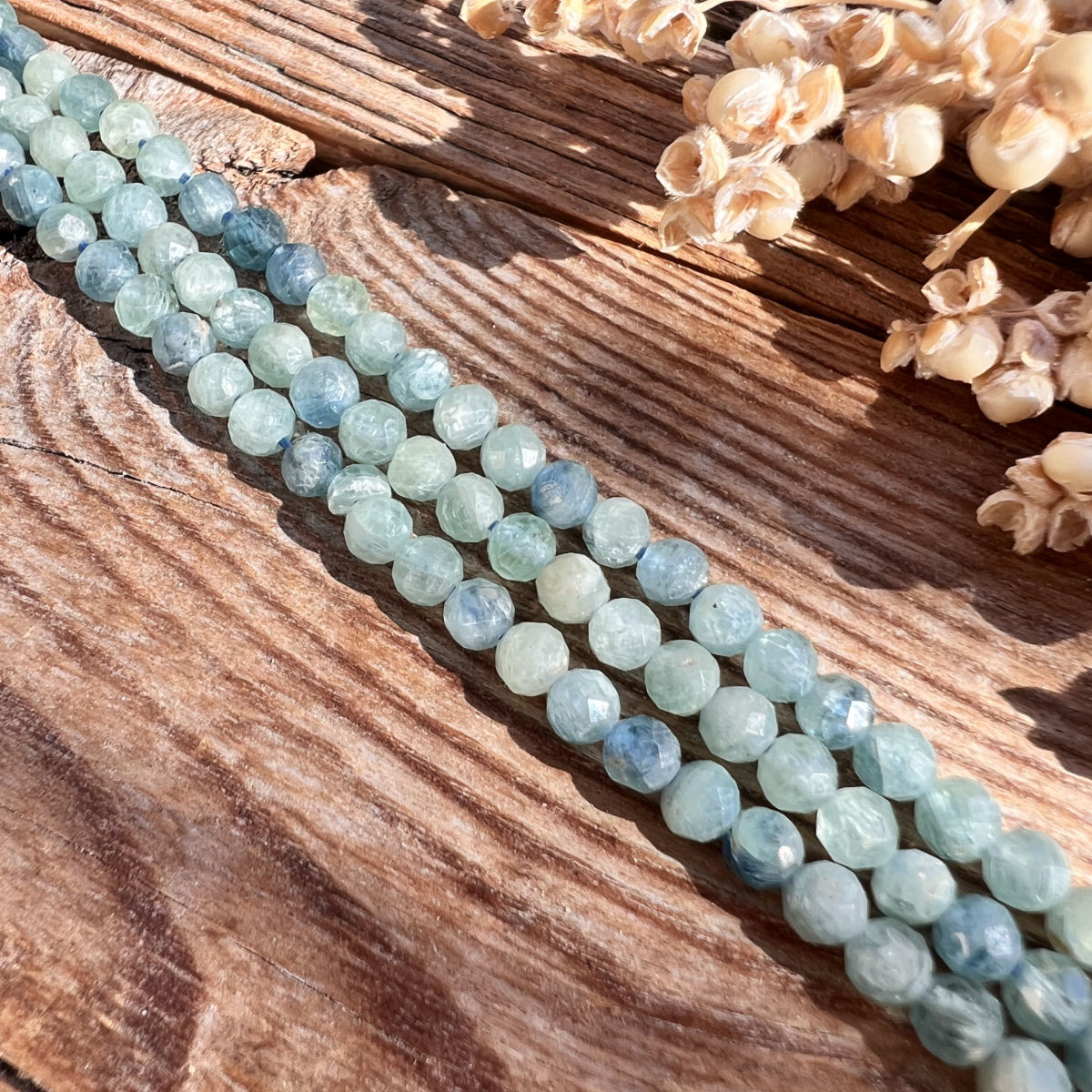 Disthen Perlen (facettiert, 4mm)