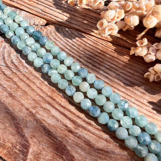 Disthen Perlen (facettiert, 4mm)