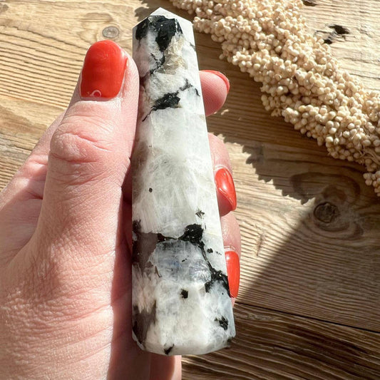 Regenbogenmondstein Obelisk