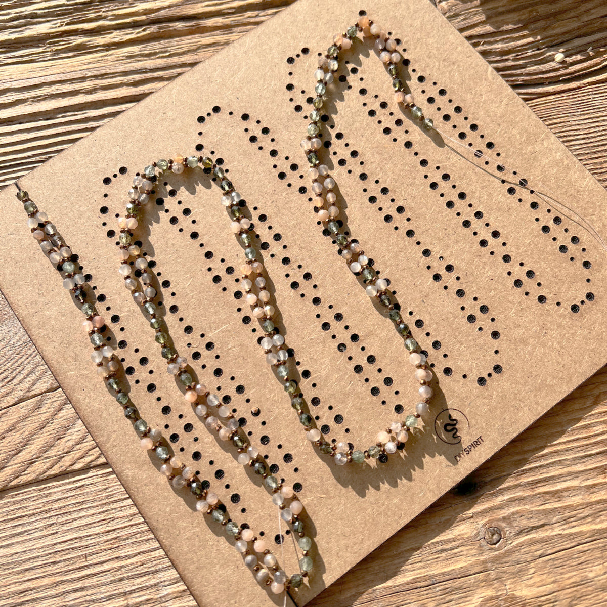 Tantric Necklace abschließen